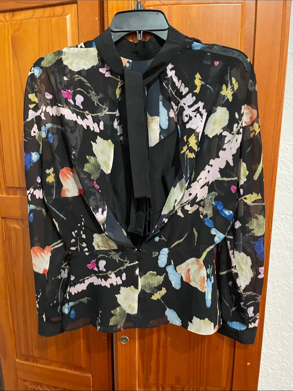 Reiss Black Floral Pleated Long-Sleeve Blouse with Multicolor Print - Picture 4 of 7